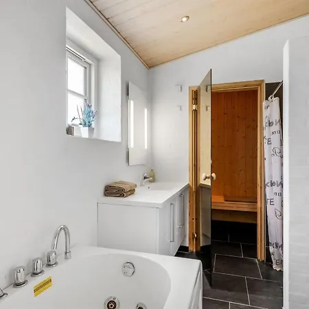 Prázdninový dům Merit - 3-2km From The Sea By Interhome *