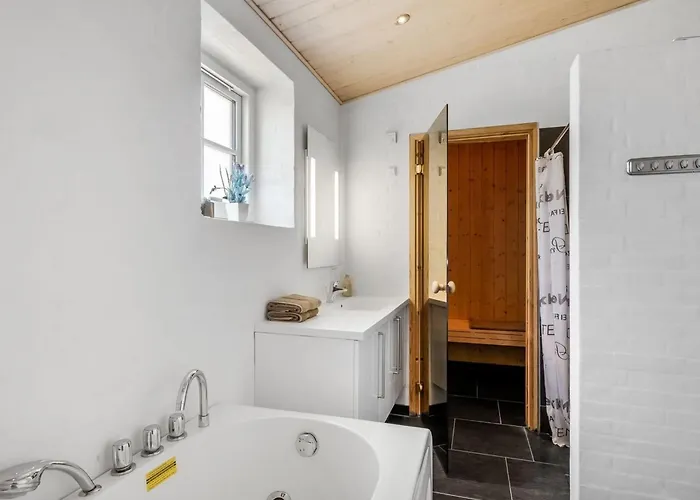 Дом отдыха Merit - 3-2km From The Sea By Interhome *